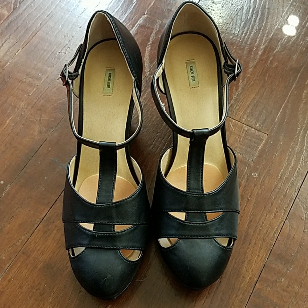 Kimchi Blue T-Strap Platform Leather Shoes